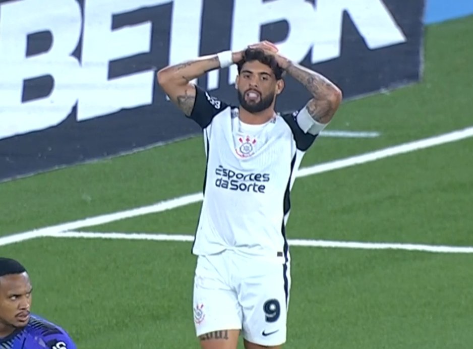 Vessoni's tweet image. FIM DE JOGO!
O Corinthians do primeiro tempo nao existiu. Os reservas não conseguiram nem ficar com a bola.
O Corinthians do 2° tempo, com quatro titulares entrando no intervalo, foi outro. Empatou o jogo e perdeu a chance de vencer e fazer os três pontos no Rio. Memphis…