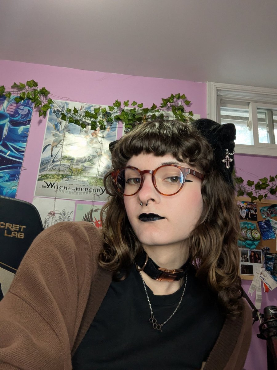nyxiadash's tweet image. new pfp :p i cut my bangs