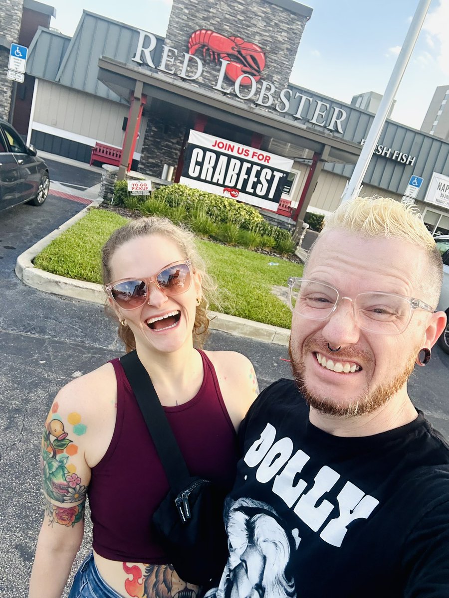 UselessCasey's tweet image. We are b!tches for a seafood boil 
@redlobster