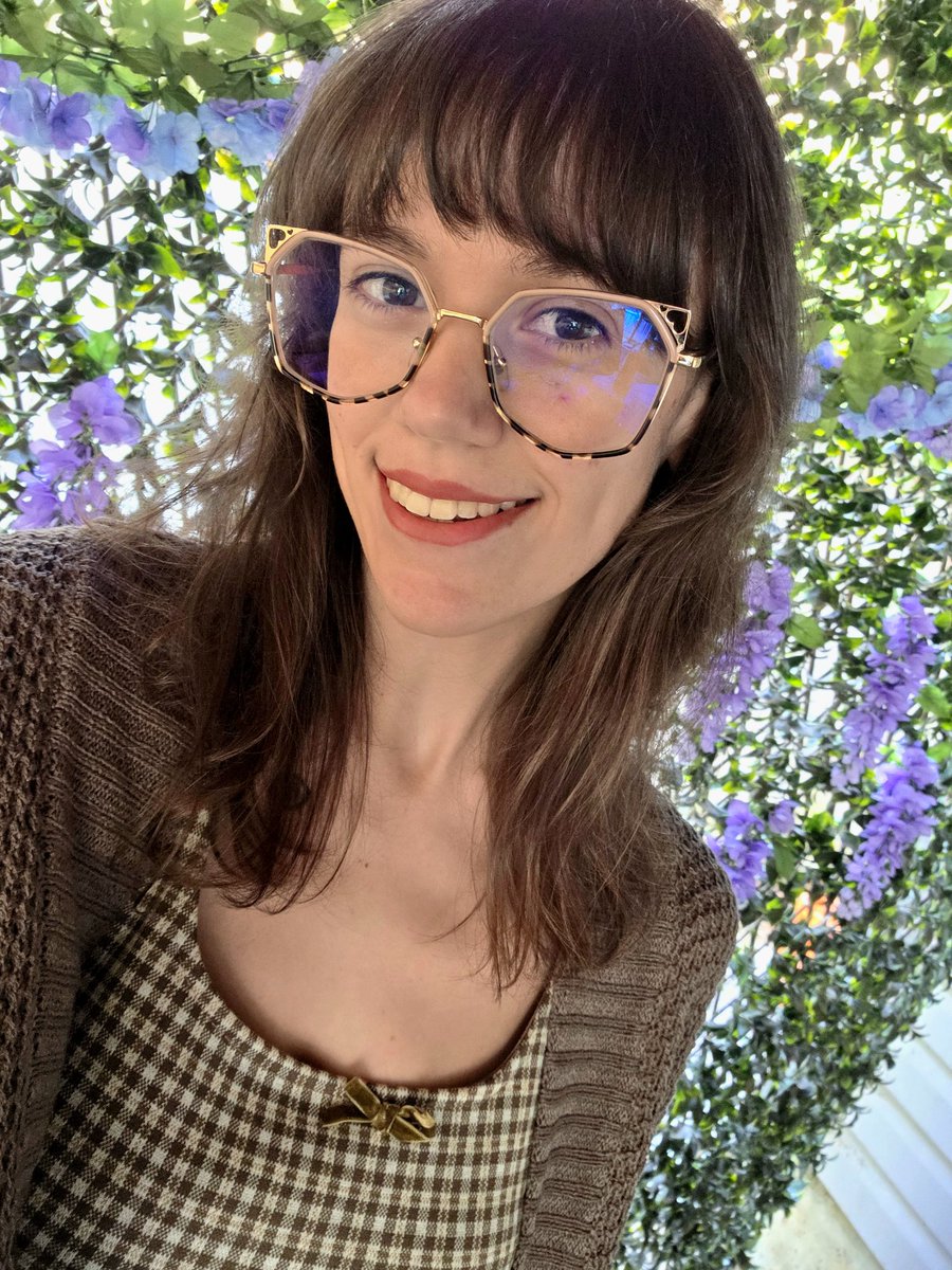pikarumblee's tweet image. Glasses are cute— fit is cute— ヽ(￣▽￣)ノ