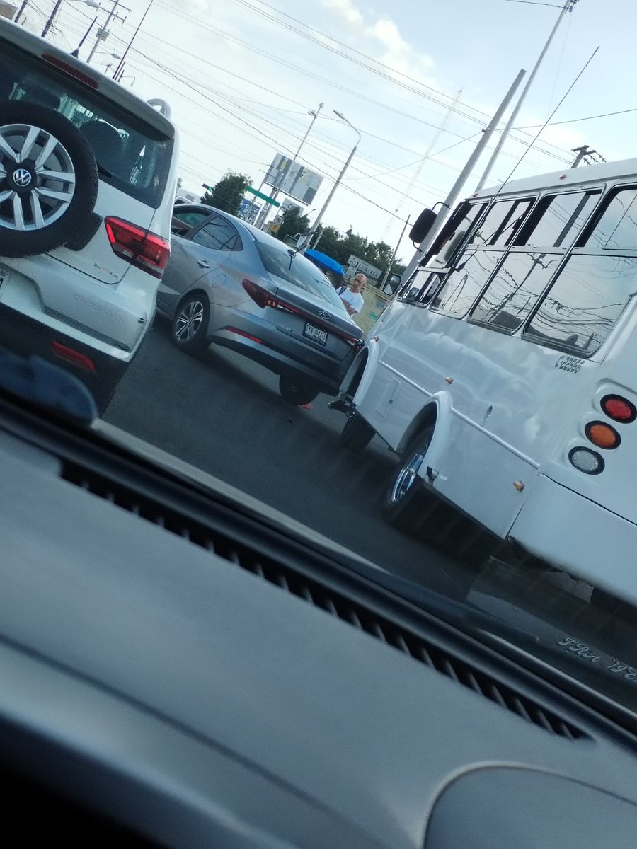 #DanielDelRazoReporta #LaVozDeLosPoblanos Choque entre un particular y un bus en la 16 de Septiembre y Avenida Las Torres. <a href="/TribunaVigila/">Tribuna Vigila 💖</a>