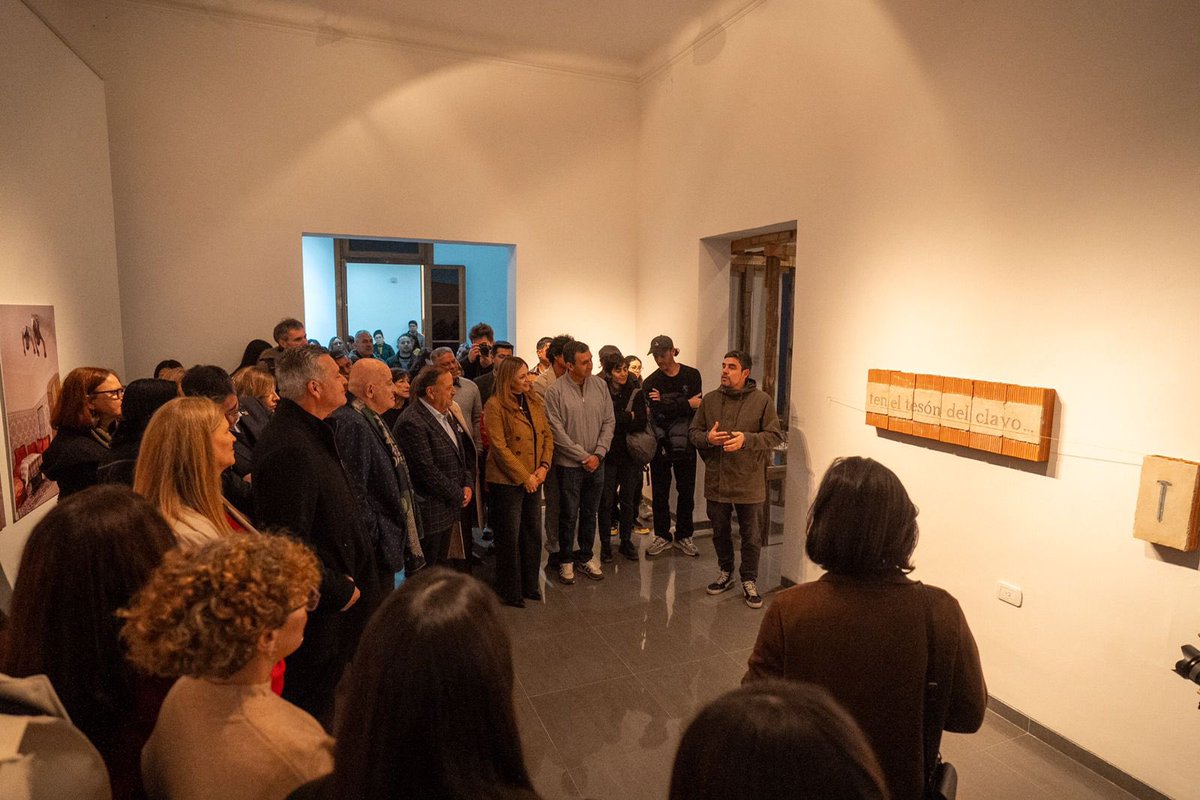 QuintelaRicardo's tweet image. Por primera vez, La Rioja es sede de BIENALSUR 2025, una de las plataformas de arte contemporáneo más importantes del mundo. Hoy inauguramos esta muestra en el MOC, donde el arte se convierte en una herramienta para reflexionar sobre las formas en que habitamos el mundo.
Celebro…