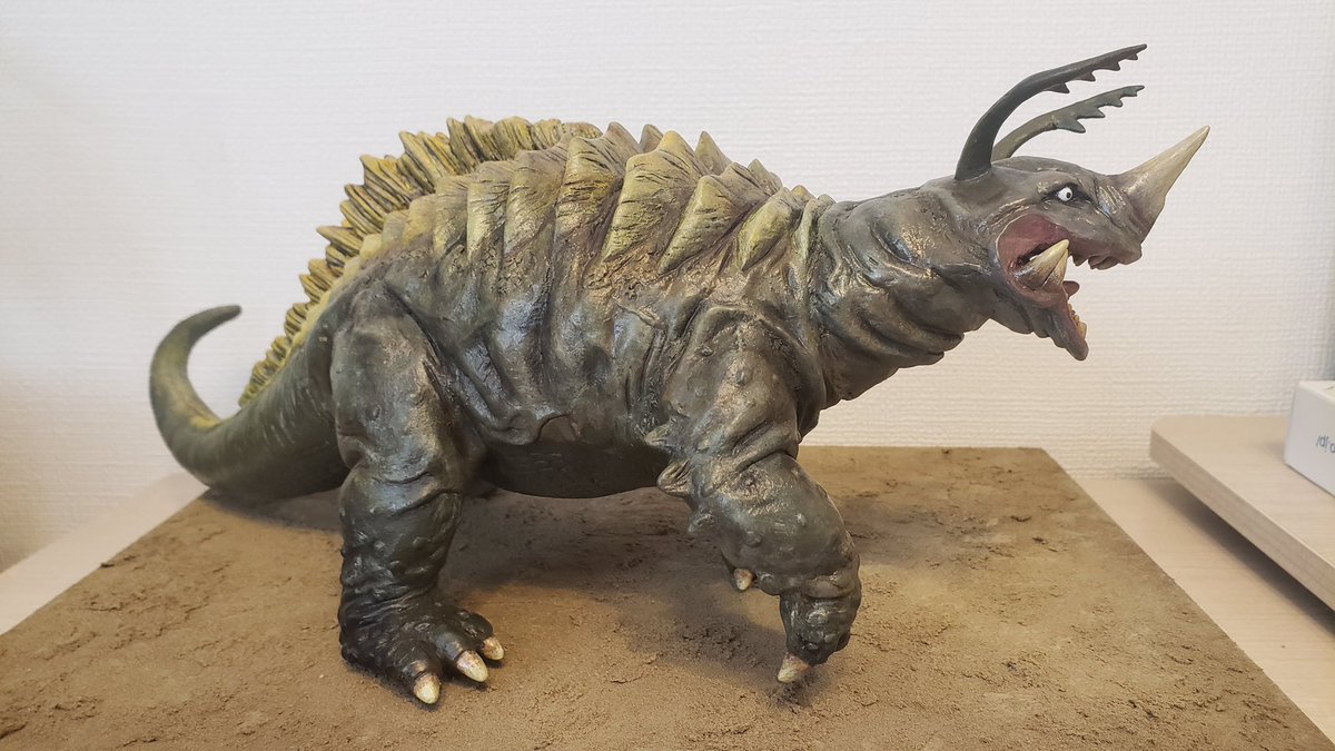 May0556's tweet image. ネロンガ、完成です。ワンフェス前に完成させたいと思っていたので、ぎりぎり滑り込み。(情景はまたいつかやるということで)
まさに「生き物」としてのネロンガ、好みは分かれるかもしれませんが、私はこういうのが大好きです。