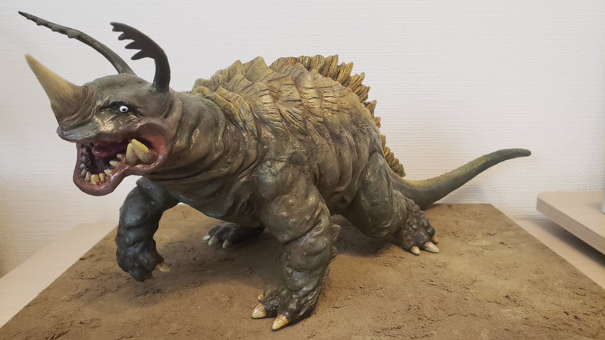 May0556's tweet image. ネロンガ、完成です。ワンフェス前に完成させたいと思っていたので、ぎりぎり滑り込み。(情景はまたいつかやるということで)
まさに「生き物」としてのネロンガ、好みは分かれるかもしれませんが、私はこういうのが大好きです。