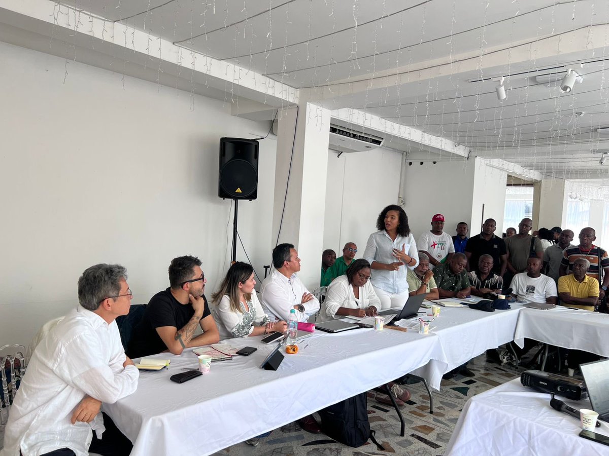 #Atención | #Minsalud reporta avances históricos en materia de salud frente al comité del Paro Cívico. 

Más de 250 mil millones invertidos para la implementación de 787 equipos básicos y de especialistas. Más de 70 proyectos de infraestructura, dotación, transporte asistencial,