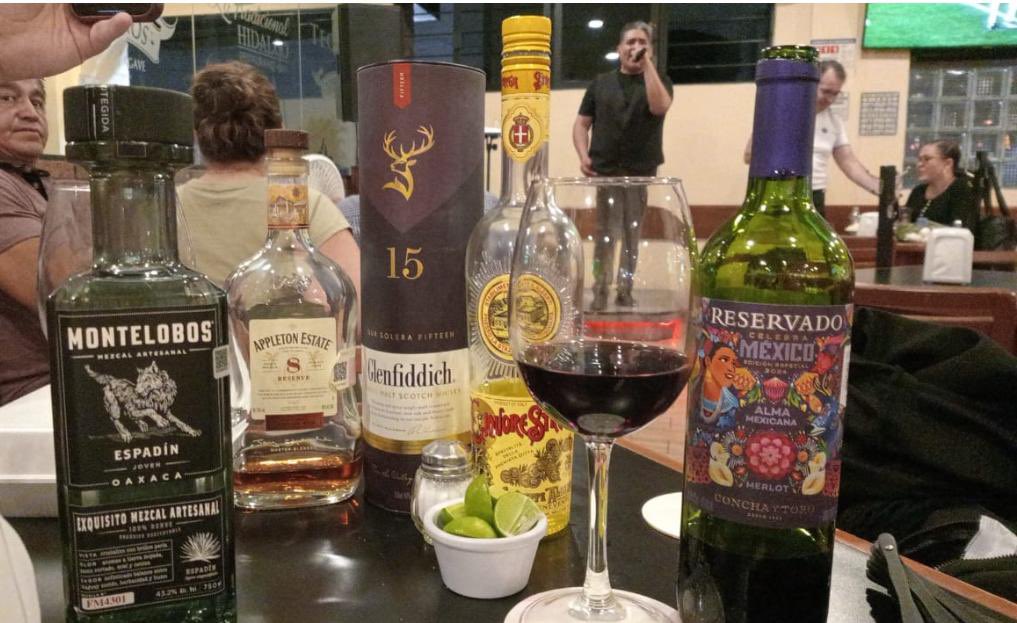 Disfrutando una nochecita de bohemia, baile y buen drink 🥃 con <a href="/ANDY_CASTELLANK/">ANDY CASTELLANK</a>