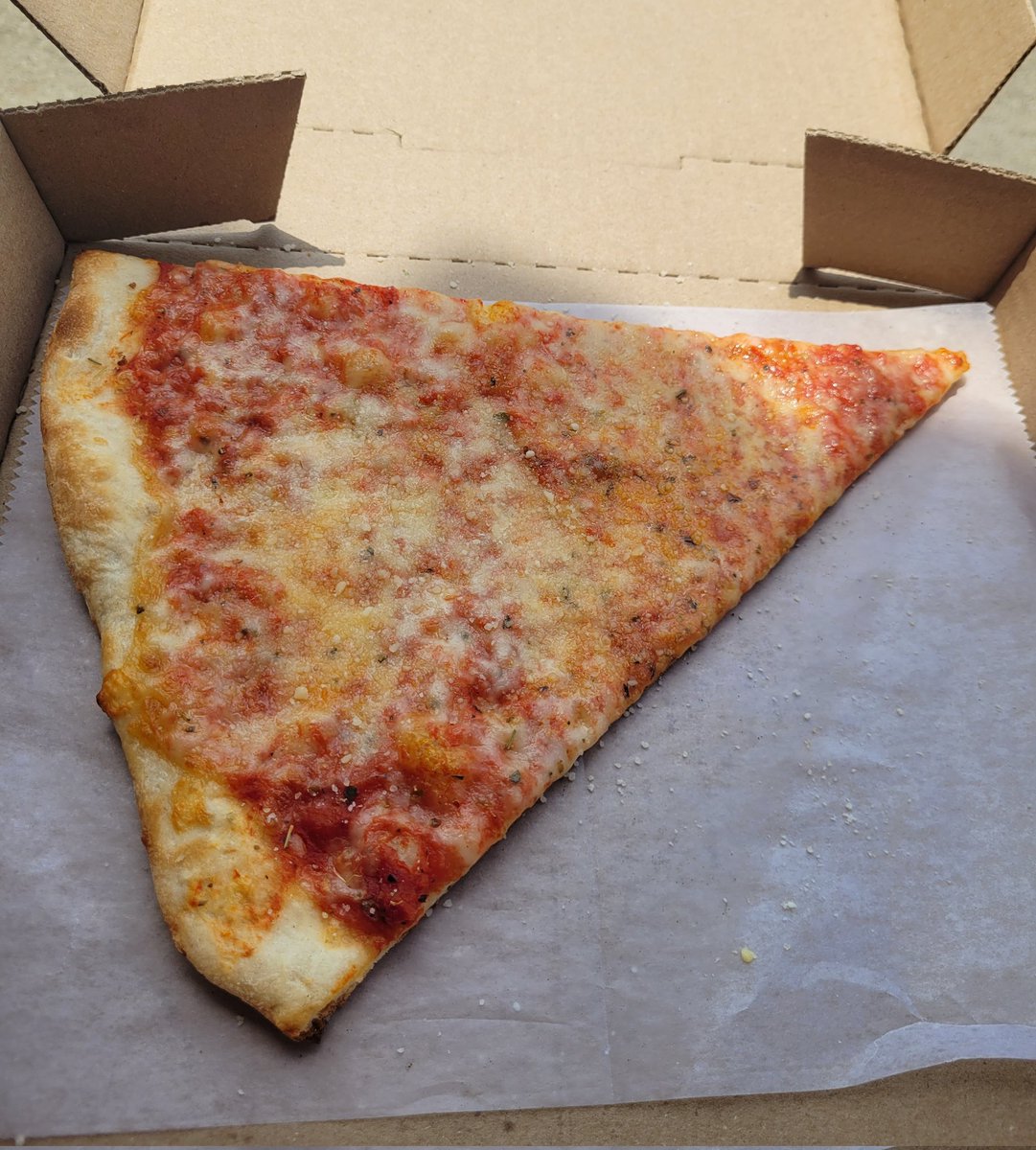 TheIndianaPizza's tweet image. This is an EXCLUSIVE SHOT of a slice of CHEESE PIZZA from MIA PIZZERIA at like 75th & Shadeland in INDY.
It's NEW YORK style and they have a good lunch combo. FUGGEDABOUTIT!👍👍🍕🍕 TASTY STUFF🍕🍕🇺🇸