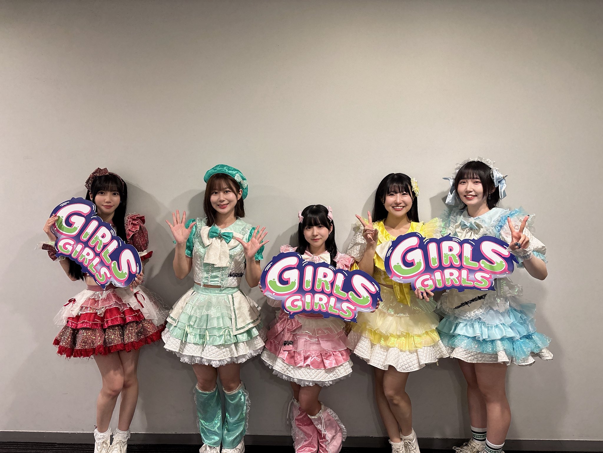 29☆プロフお読みください❁¨̮ 　3点 前に投稿した化粧したくない日のメンツでつくった顔 ちょっと
