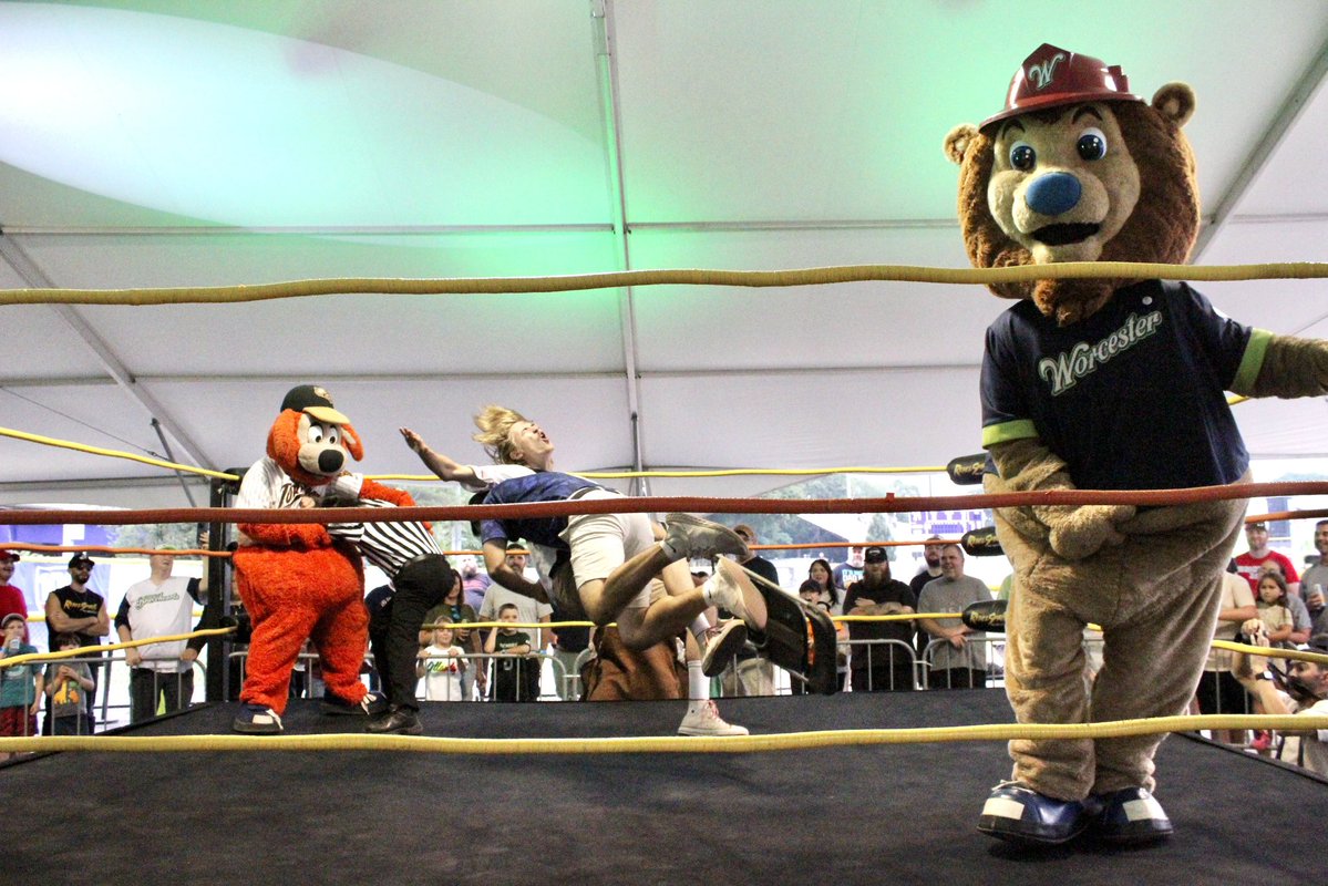 WooBaseball's tweet image. JAKE THE LION TAKES THE W IN THE MATCHUP OF THE CENTURY!!!!!!!
