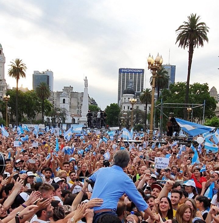Maru G 😺🦧🇦🇷 (@maru_gorila) on Twitter photo <a href="/Santiago_Oria/">Santiago Oría</a> Ya guardo esta imagen que con otros presidentes no se va a repetir...jamás de los jamases. <a href="/Santiago_Oria/">Santiago Oría</a> Ya guardo esta imagen que con otros presidentes no se va a repetir...jamás de los jamases.
