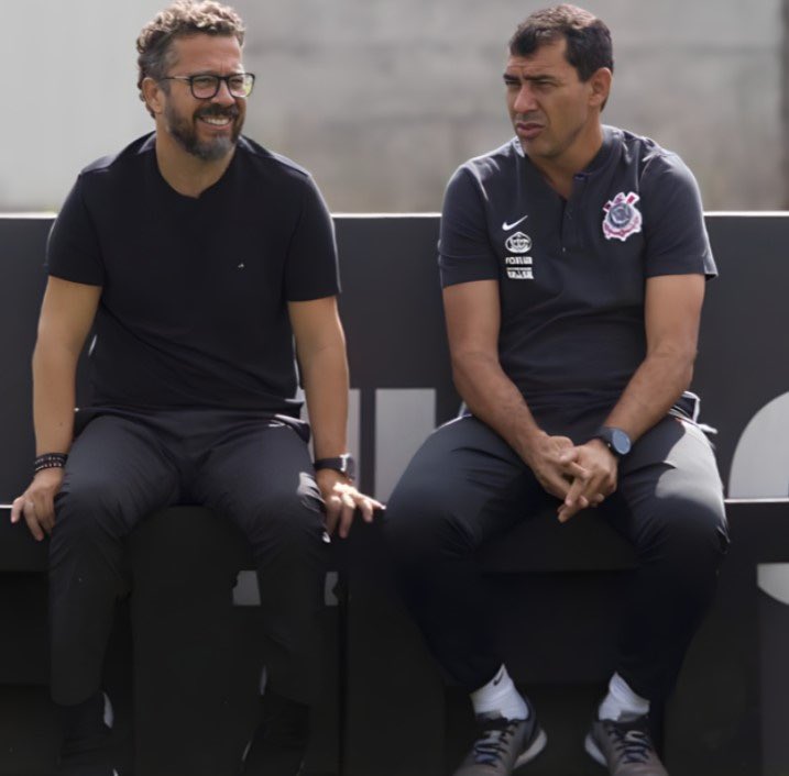 sfcroniere's tweet image. É a mesma escola, mesmo perfil e o mesmo estilo de jogo. 

O Santos não consegue se impor e ser favorito contra NENHUM de seus adversários. E hoje, novamente, levou um baile de bola do LANTERNA do Brasileirão. 

Não tem convicções e está perdido. 

FORA, CLÉBER XAVIER.