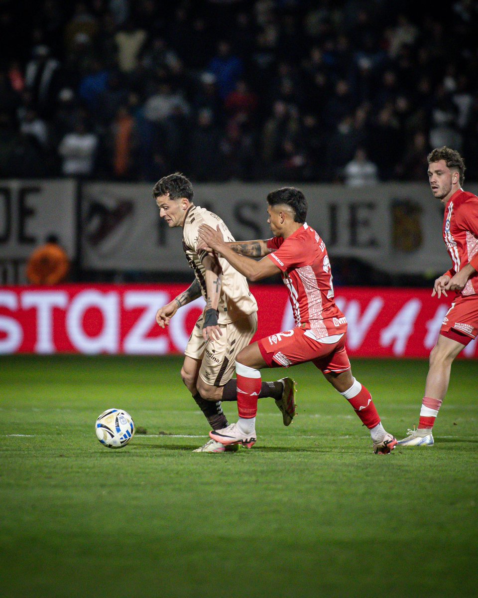 caplatense's tweet image. #TorneoClausura 🏆 | ⏱️ 40’ ST

🔛 CAP 🟤⚪️ 0️⃣ - 0️⃣ AAAJ 🔴⚪️

#VamosCalamares🦑