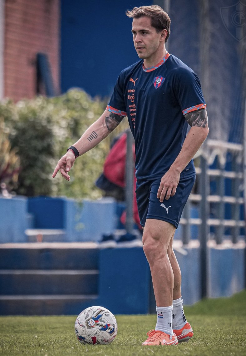 analyticspyfut's tweet image. Robert Piris Da Motta (31 años, 🇵🇾) vs. Recoleta F.C.

🥇 1° en pases completados [60]
🥇 1° en pases en el tercio final [9]
🥇 1° en duelos ganados [13]

Por segunda fecha seguida fue el que más duelos ganó en un partido de CCP (8 duelos ganados en la anterior fecha)