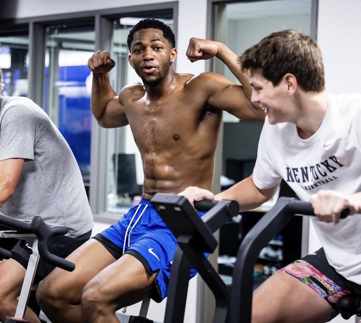 bbn_blake's tweet image. “Be the energy you want to attract”-Mo D

I love this quote💙
📸:Onewayup_Mo #BBN