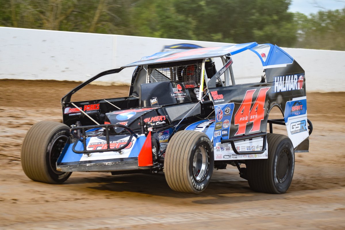 SuperDIRTcar's tweet image. The final #SDSBigBlock Heat Race of the night falls to @StewartFriesen!
#HOF100 | @WeedsportSpdwy | @DIRTVision