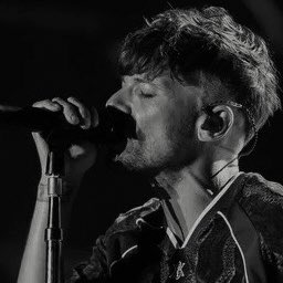 louistwins's tweet photo. homem bonito, homem formoso, homem bem apessoado, homem belo, homem charmoso, homem fofo https://t.co/z1TUIUlUns