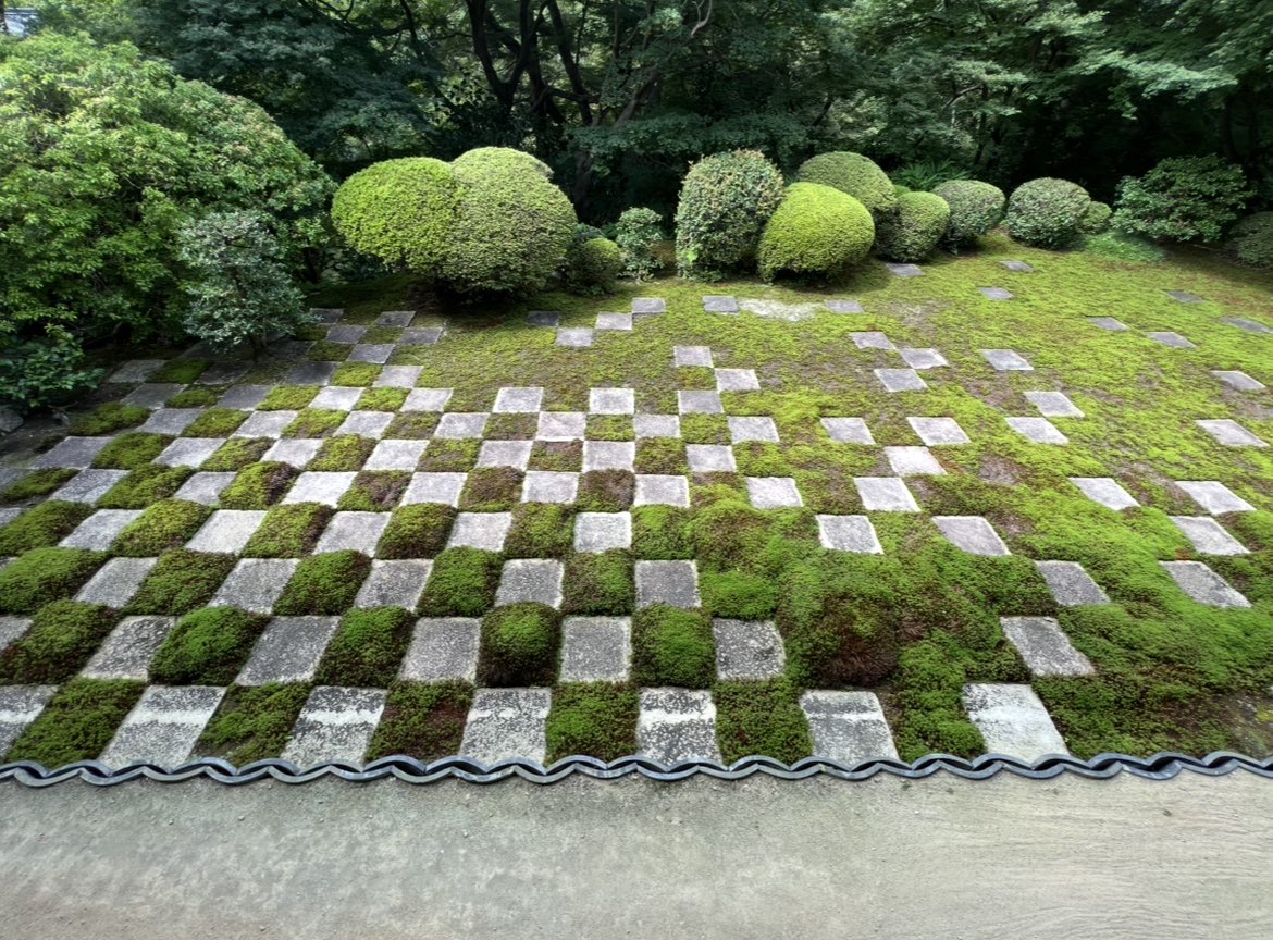 k_tamago_power's tweet image. 【東福寺】
『方丈八相庭園』
苔のもっこりが凄いですね😅
これ2年前なんですけど💦
今頃どうなってるのかな🤣
お洒落な入れ物に入った抹茶チョコレートみたいに見えてきた😆