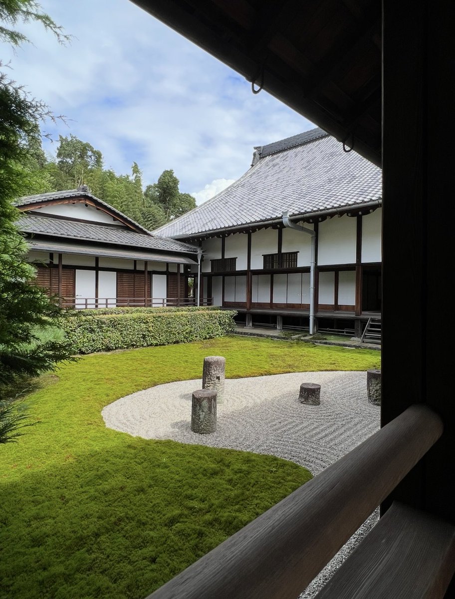 k_tamago_power's tweet image. 【東福寺】
『方丈八相庭園』
苔のもっこりが凄いですね😅
これ2年前なんですけど💦
今頃どうなってるのかな🤣
お洒落な入れ物に入った抹茶チョコレートみたいに見えてきた😆