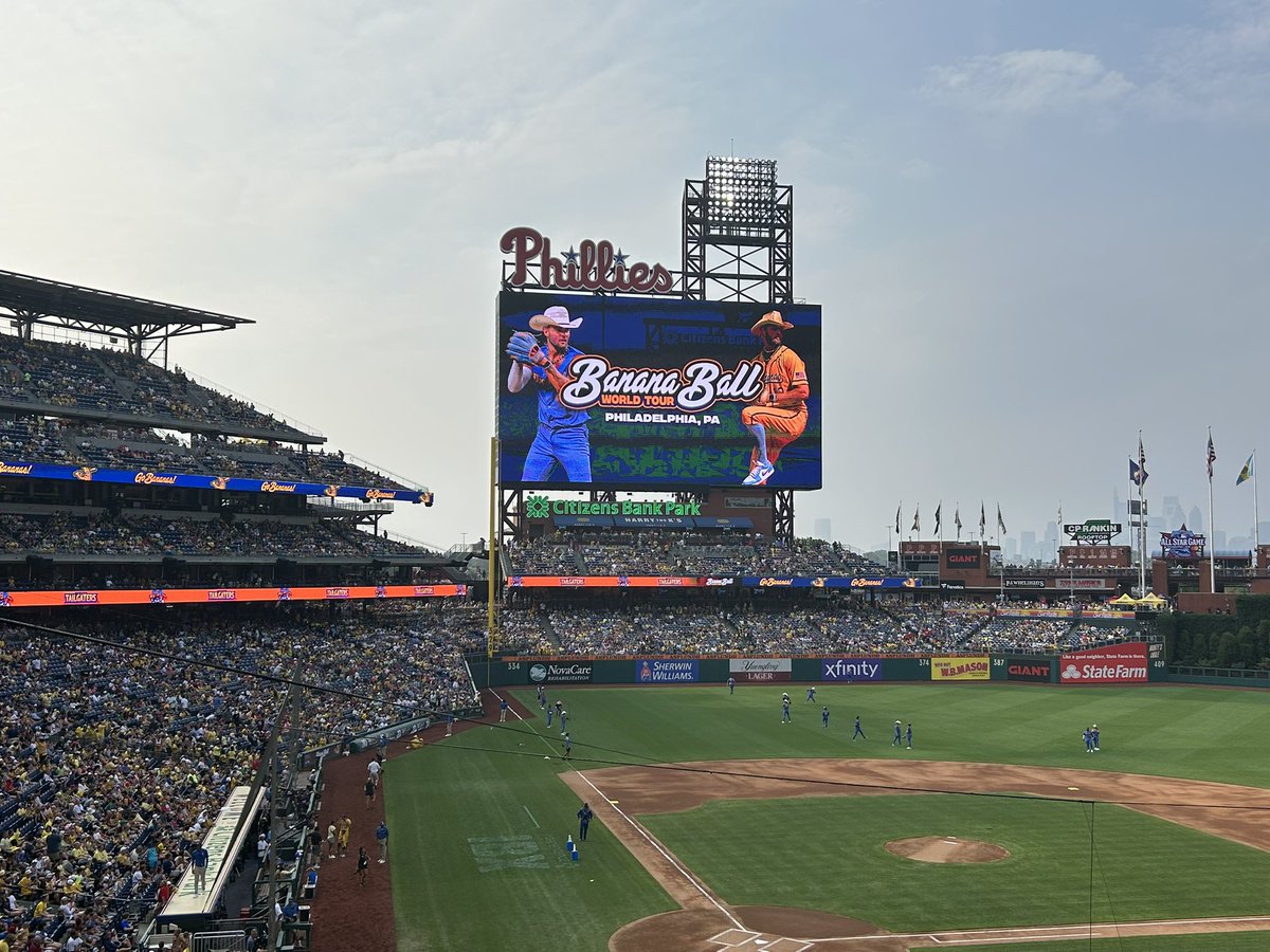 mrcameroncurry's tweet image. Thanks Philadelphia for a fun time with the Savannah Bananas! #baseball #familynight