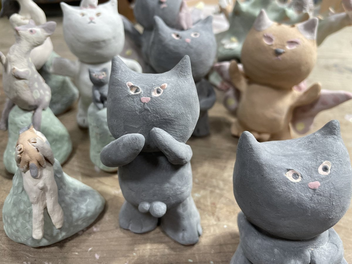 mainagamoto's tweet image. 📣8月2日より銀座SIX内の　
銀座蔦屋書店アートスクエアにてナガモトマイ個展
&quot;ボク達の心の住処&quot;が始まります。
絵画、立体合わせ新作20点弱の展示販売になります)在廊日は初日2日11時から17時までと8日の予定になります。在廊変更などは随時報告します。