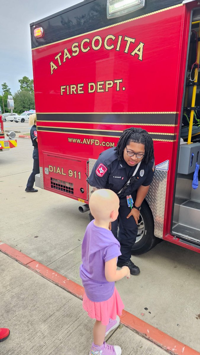 AVFDOEM's tweet image. From Battalion Chief Roark:  “Today, Atascocita Fire Department was fortunate to be asked to celebrate Ava&apos;s 5th birthday today. Ava recently completed chemotherapy and surgery in a battle against high-risk pediatric cancer. She is doing great and excited to start kindergarten…
