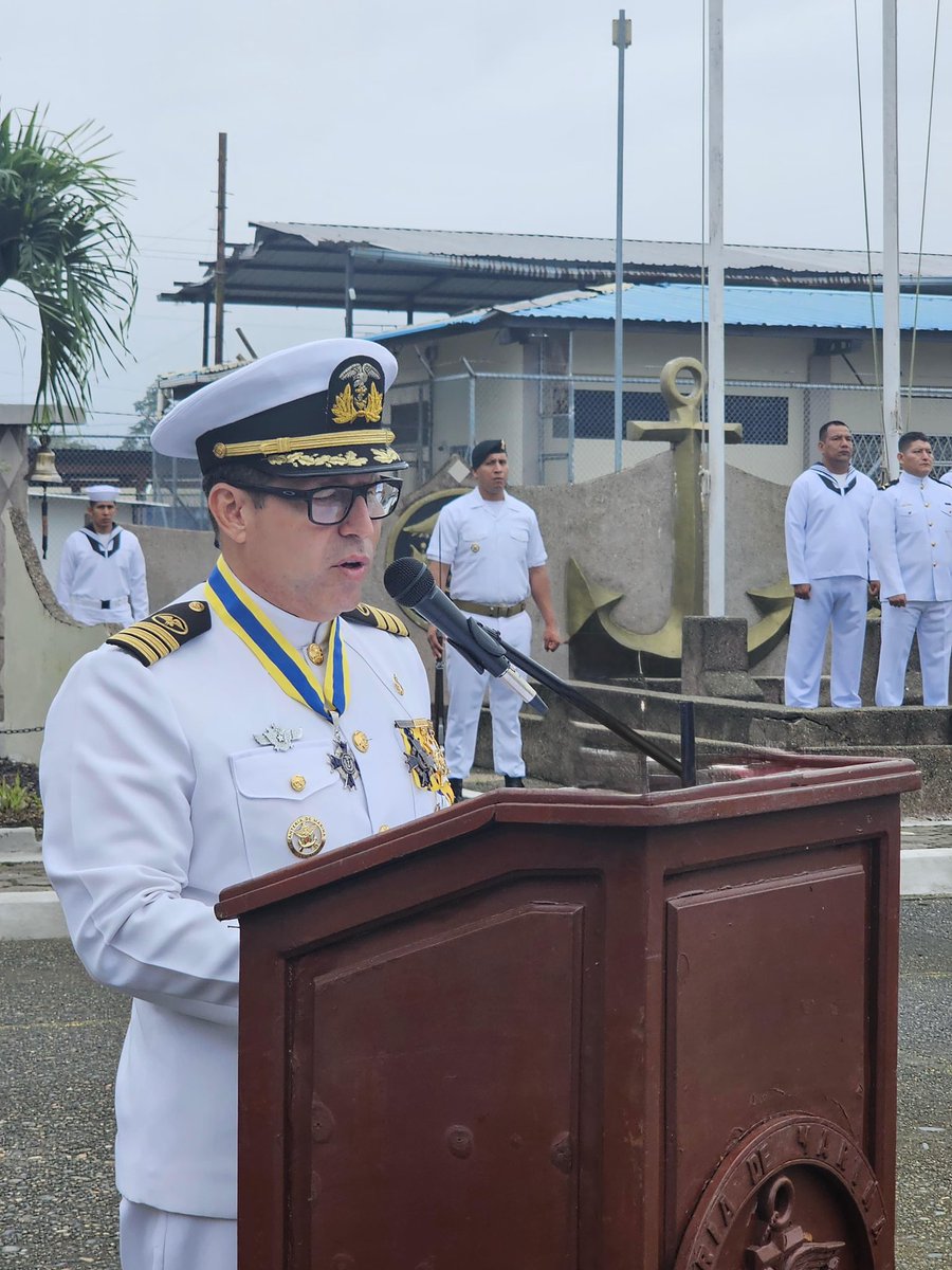 armada_ecuador's tweet image. #Esmeraldas || A través de una ceremonia conmemorativa, el Batallón de Infantería de Marina N.º 11 "San Lorenzo" llevó a cabo la ceremonia militar de imposición de la condecoración al mérito naval “Comandante Morán Valverde” en el grado de "Caballero", así como de la…