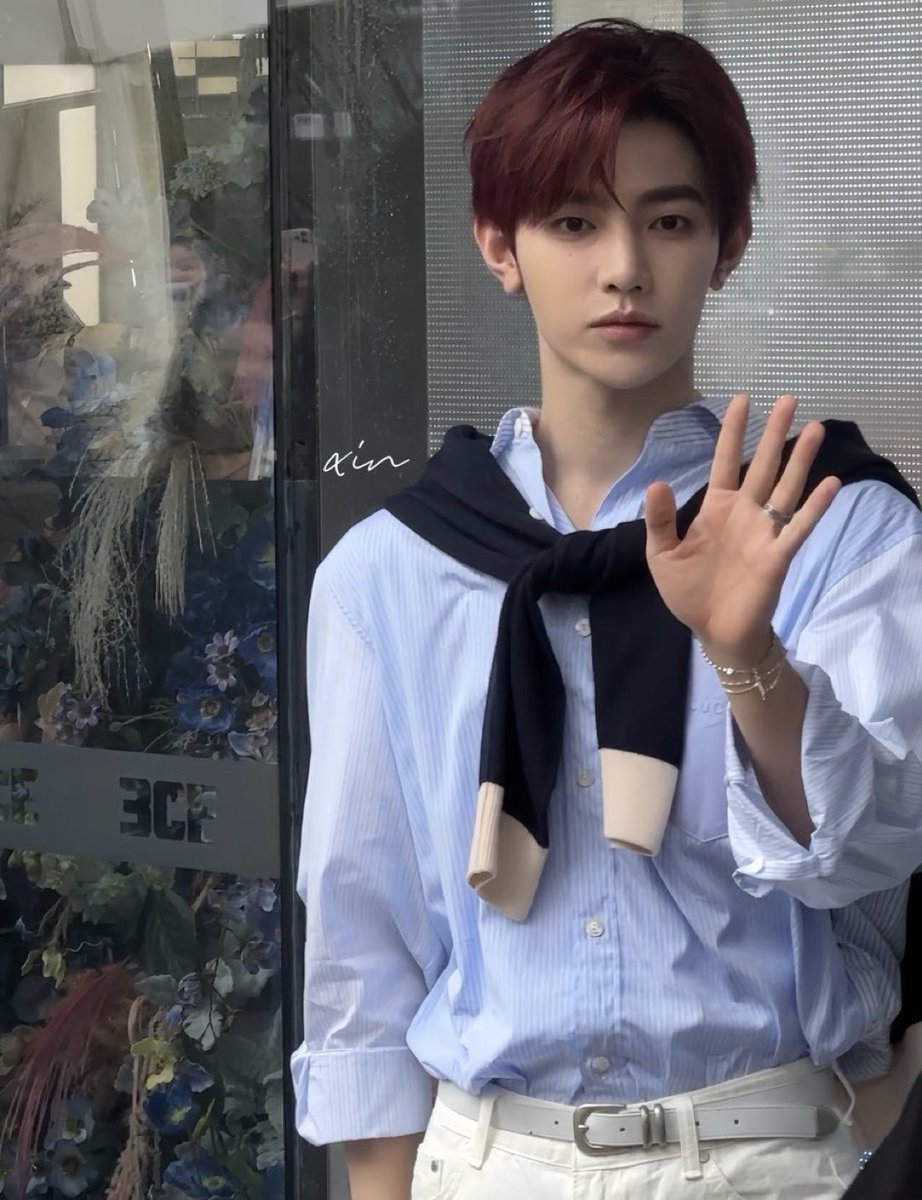 장하오의 모델놀이 3ce많이 팔리겠네?