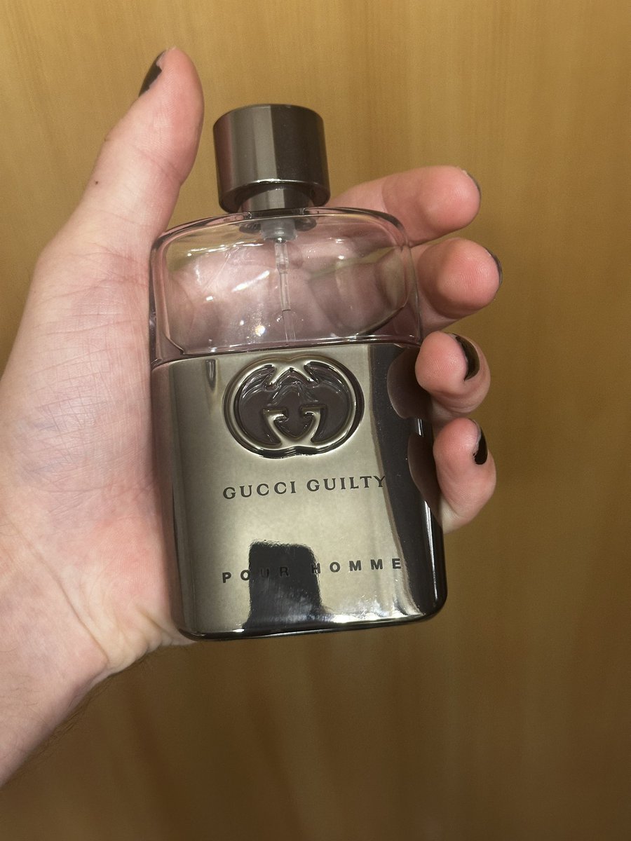 anarchywo1f's tweet image. i smell like dis