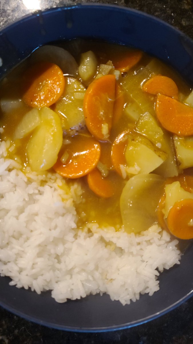 Reviinant's tweet image. Oh yeah! I made curry last night. I wish yall could&apos;ve smelled it 🤤