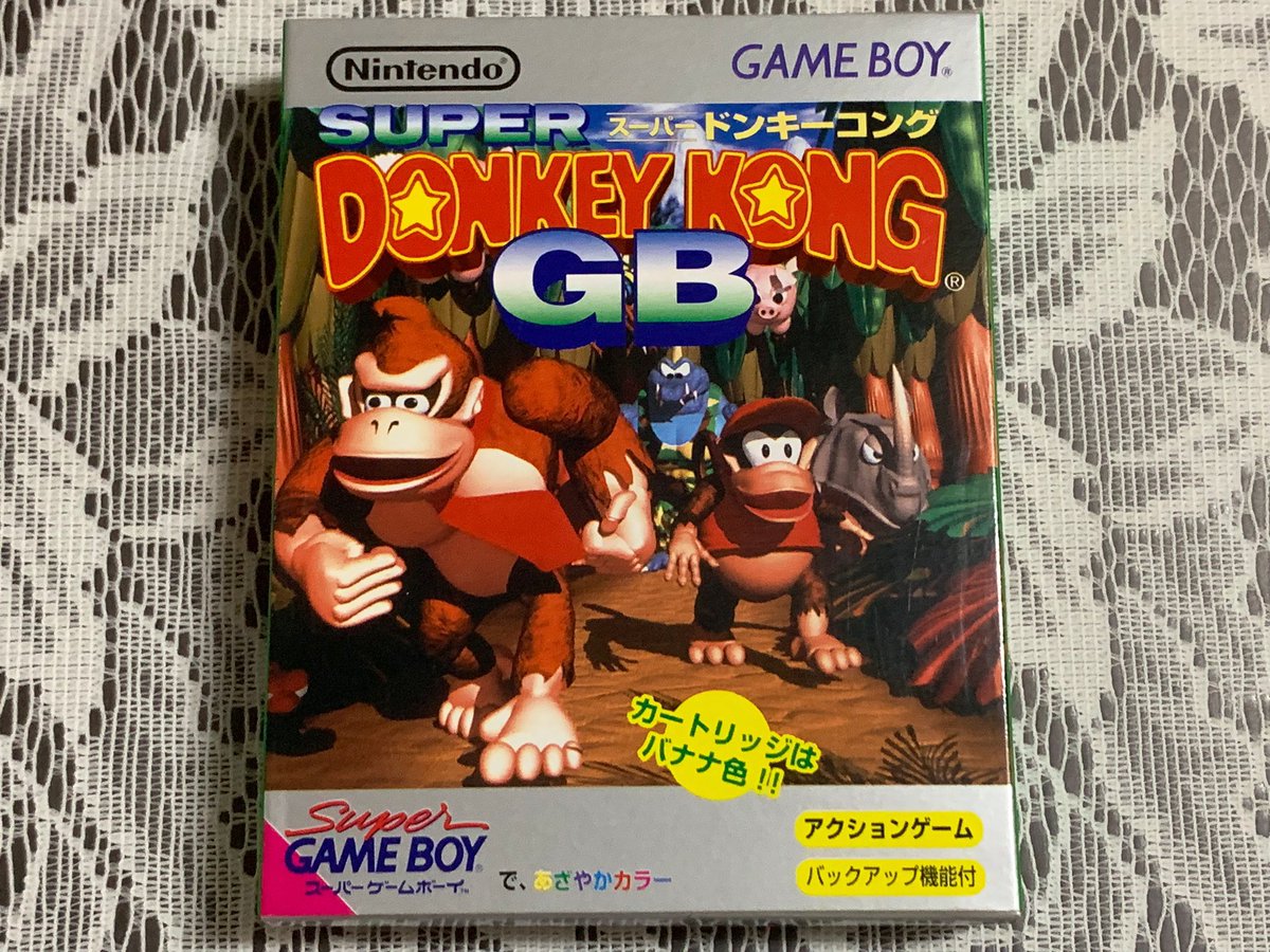 KAZTENDO2's tweet image. GB「スーパードンキーコングGB」国内30周年ですね(米国では6月26日発売)。SFC版「スーパードンキーコング」をベースに変更が加えられています。「SFC版の活躍はCGが綺麗だったおかげで、モノクロ8ビットのGBでも面白い冒険ができるのか?」とクランキーが説教をして、ドンキー達を再び向かわせます