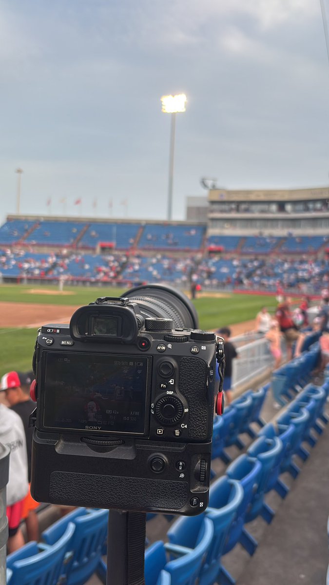 _LiamLiamLiam's tweet image. Currently picture taking at the TRUE BASEBALL SENS (the Ottawa Titans) game :)
