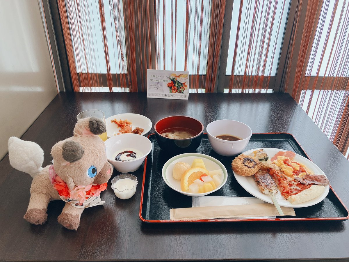 tier1kun's tweet image. ちょっとごうかに、ほてるもーにんぐだね❣️
いわんこね、カレーとごへいもちとピザとぱんなこったと…ぜんぶたべる❣️🍕🐶
#ポケモンのいる生活 #イワンコといっしょ