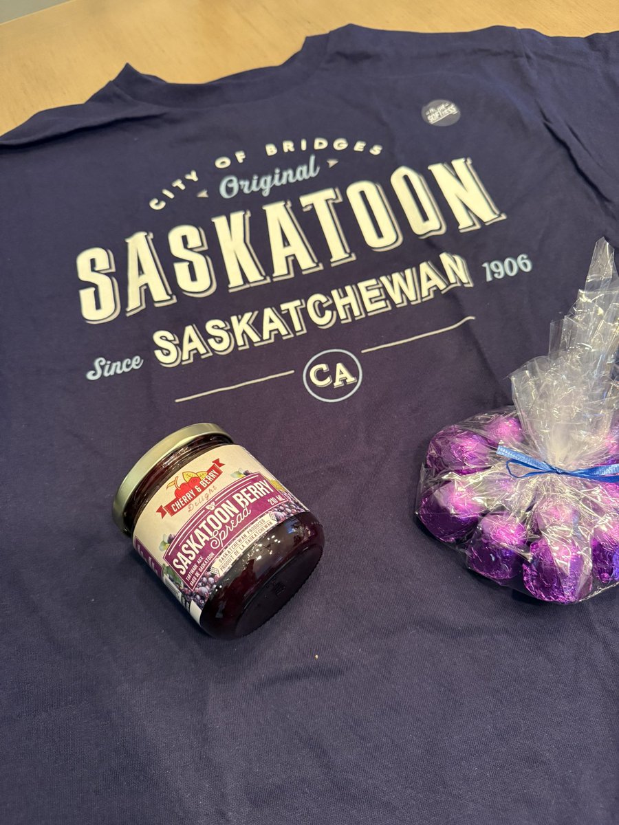 Edel_PLopez's tweet image. Husband brought some gifts from Saskatoon 😍