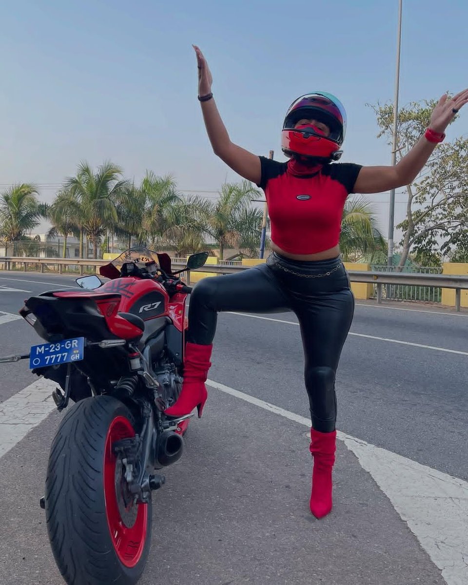 MoreMotorcycles's tweet image. Yamaha R7
#BikerGirl