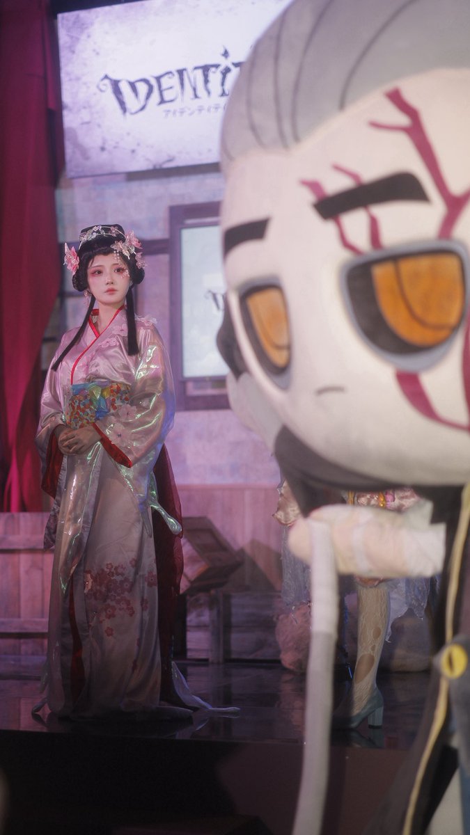 keilivenow723's tweet image. 7/25(金):幕張メッセ:第五人格 Day 1
芸者(美智子:みっちゃん):しょこらさん(@Chocolat_cos0)
みっちゃん
(この人 何か隠してる、、、。)
※脚色をご容赦くださいm(_ _)m
#しょこらいく
#第五人格DigDigSeven