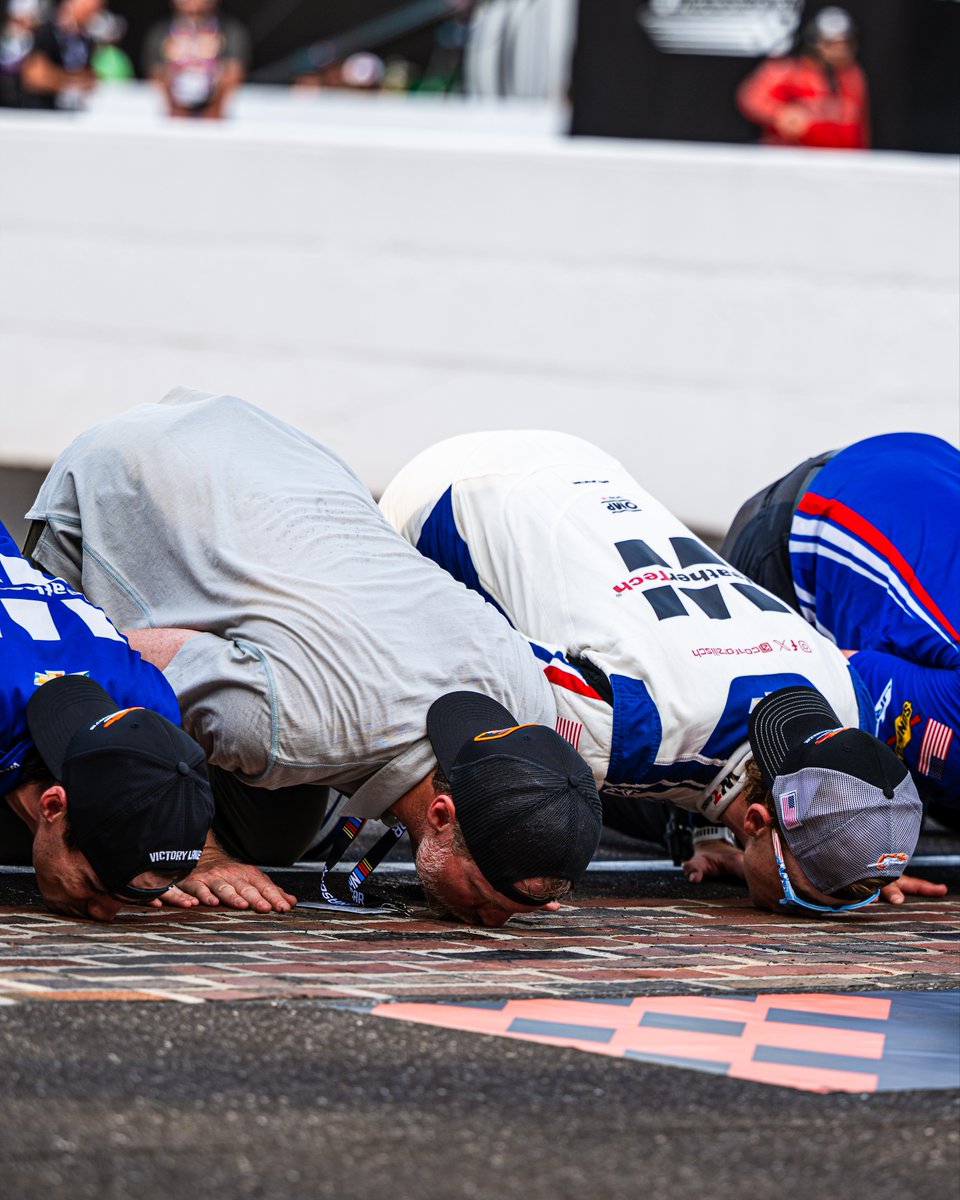 NASCAR_Xfinity's tweet image. .@DaleJr and @ConnorZilisch, did the kiss live up to the expectation?