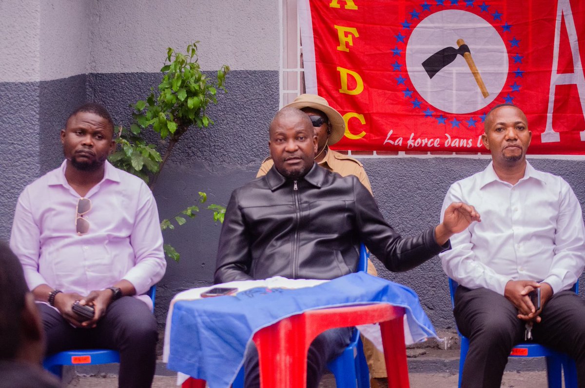 NkongoloNA's tweet image. #Redynamisation de nos bases ANA &amp;amp; AFDC dans la commune de Kasa-Vubu. Quartier par quartier, nous avançons avec détermination. Aujourd’hui, cap sur Anciens Combattants.
🙏🏾 Merci à la population de Kasa-Vubu pour l’accueil chaleureux.
#AFDC #ANA #Proximité #EngagementCitoyen