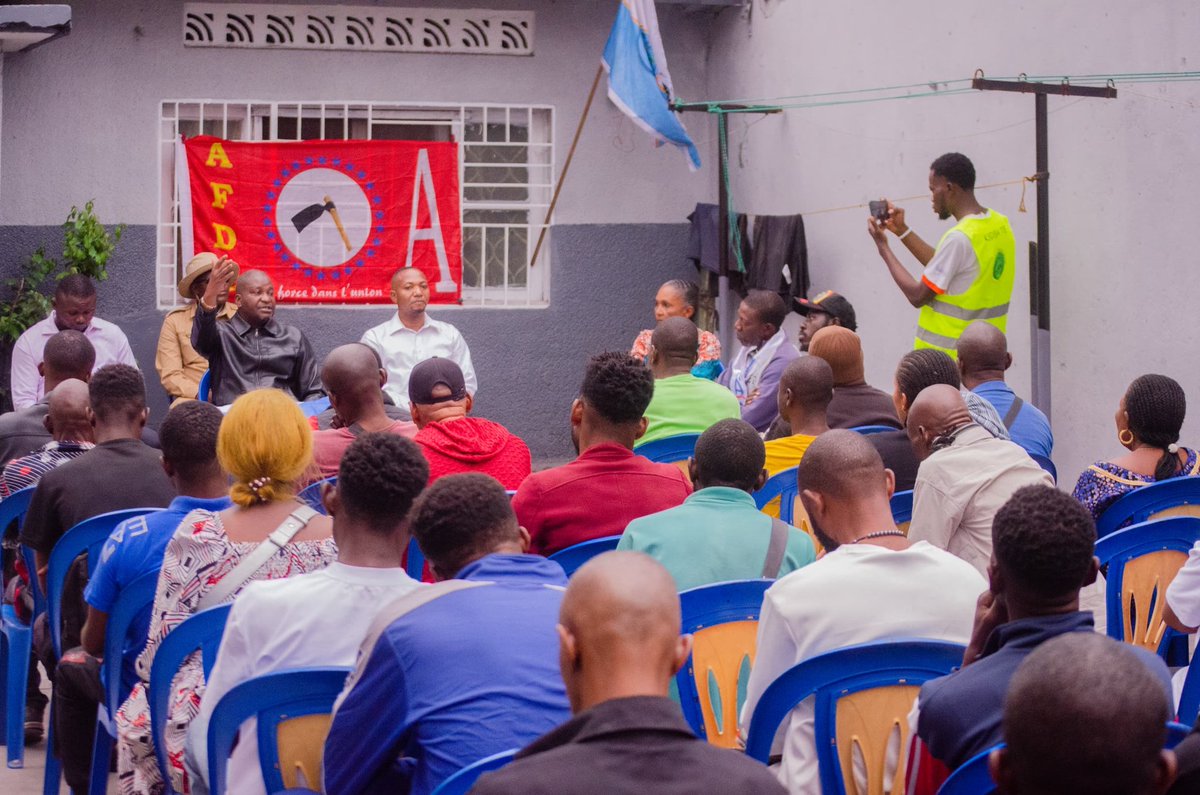 NkongoloNA's tweet image. #Redynamisation de nos bases ANA &amp;amp; AFDC dans la commune de Kasa-Vubu. Quartier par quartier, nous avançons avec détermination. Aujourd’hui, cap sur Anciens Combattants.
🙏🏾 Merci à la population de Kasa-Vubu pour l’accueil chaleureux.
#AFDC #ANA #Proximité #EngagementCitoyen