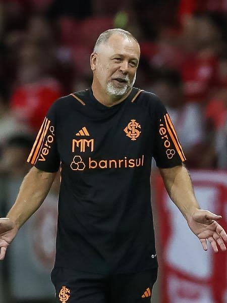 pasqual4's tweet image. "Treinar o grêmio é igual comer uma bucetinha, eu fodo sem parar"
- Mano Menezes
