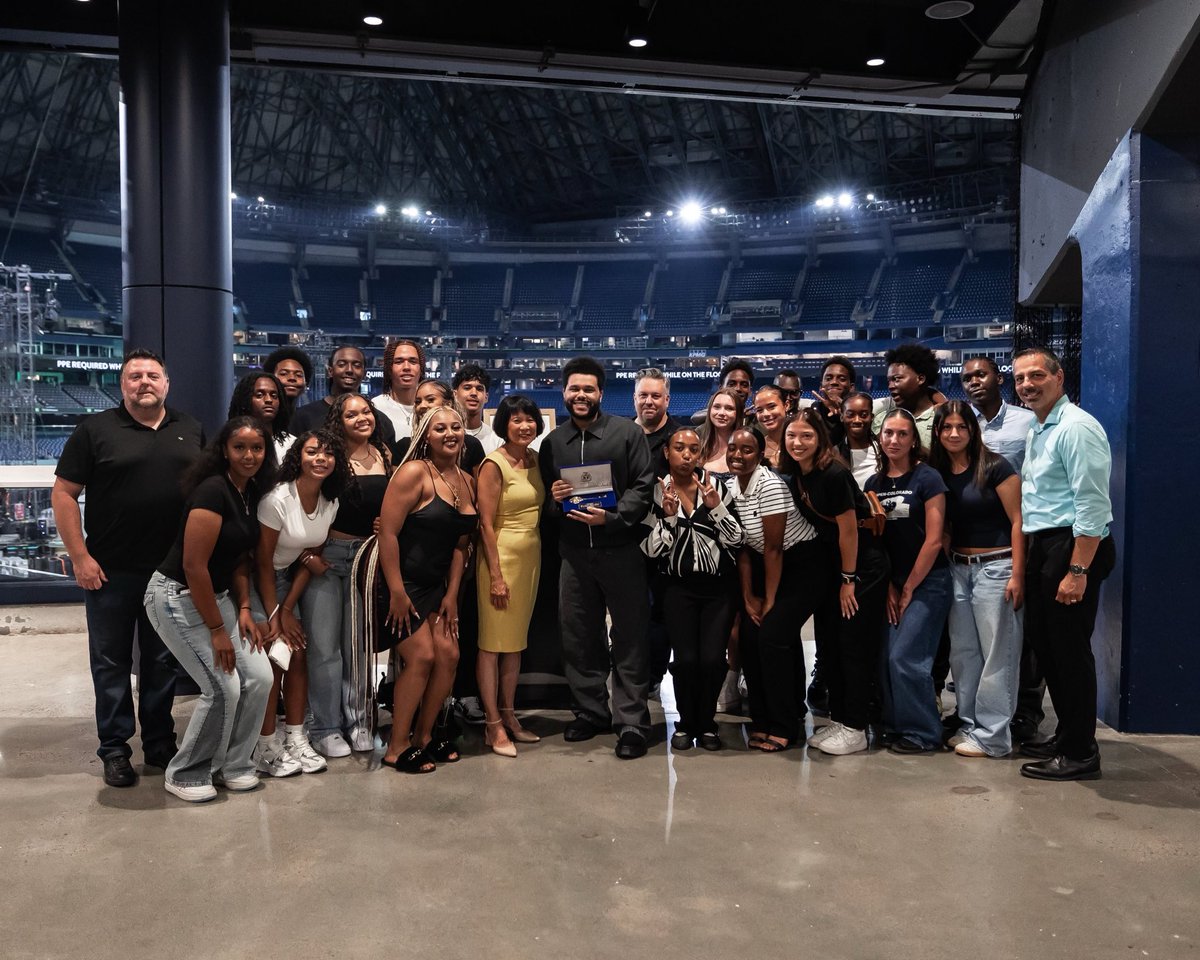 Today, I was honoured to award the Key to the City to Scarborough-born music superstar Abel “The Weeknd” Tesfaye.

In addition to his creative achievements, The Weeknd has made significant philanthropic contributions including raising and donating $500,000 to the Scarborough