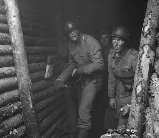 Finnish soldiers prepare to leave a trench shelter to stop an upcoming Soviet attack (1944)
