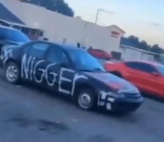 sun_iscompass's tweet image. The USA 🇺🇸 
Police discovered a vehicle with racist and lewd language spray- painted across it in the parking lot of the Crunch Fitness in Georgia.

Sage Kolbe, 17 years old of Centerville, Georgia was arrested on various charges 

Remember the name #SageKolbe