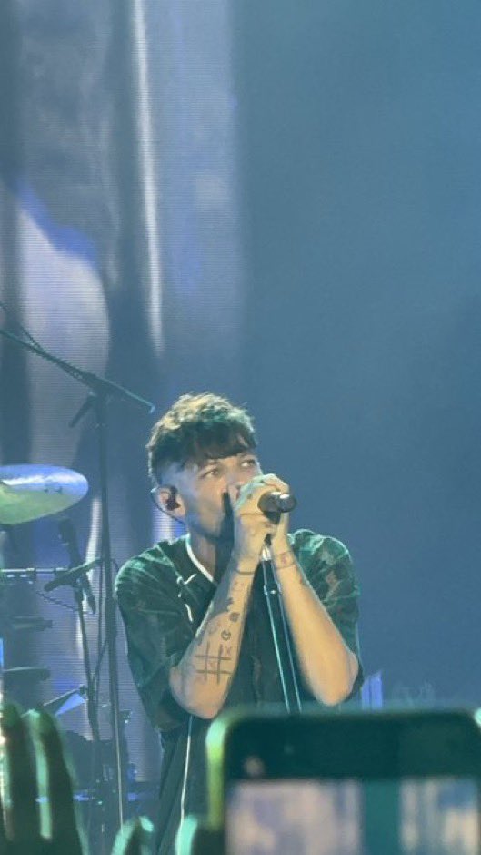 AOTVOnTour's tweet image. More of Louis stunning in Łódź!
📸 finewallsline91, 13luckyagain
