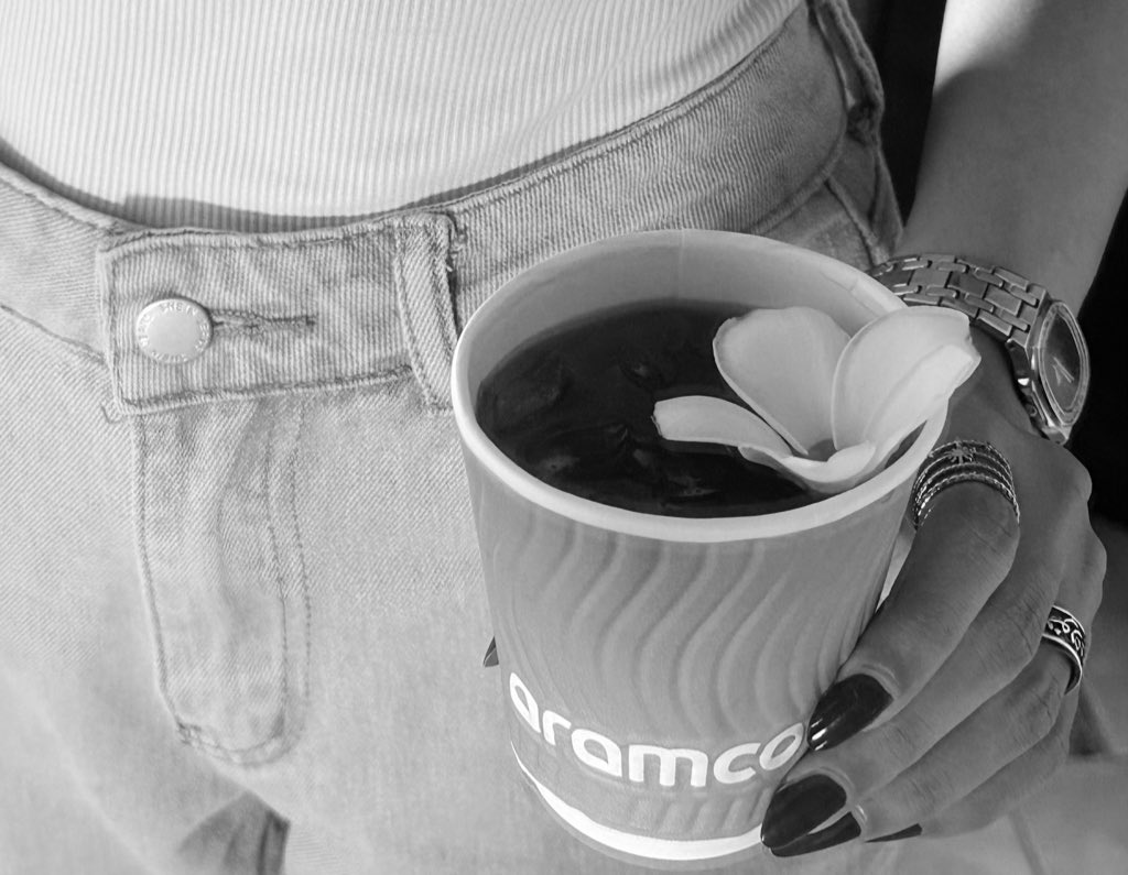 ‌‌‌« انا اغليك ياللي كل ماهب لي طاريك 
لو انك بعيد الدار دايم على باااالي🖤 »