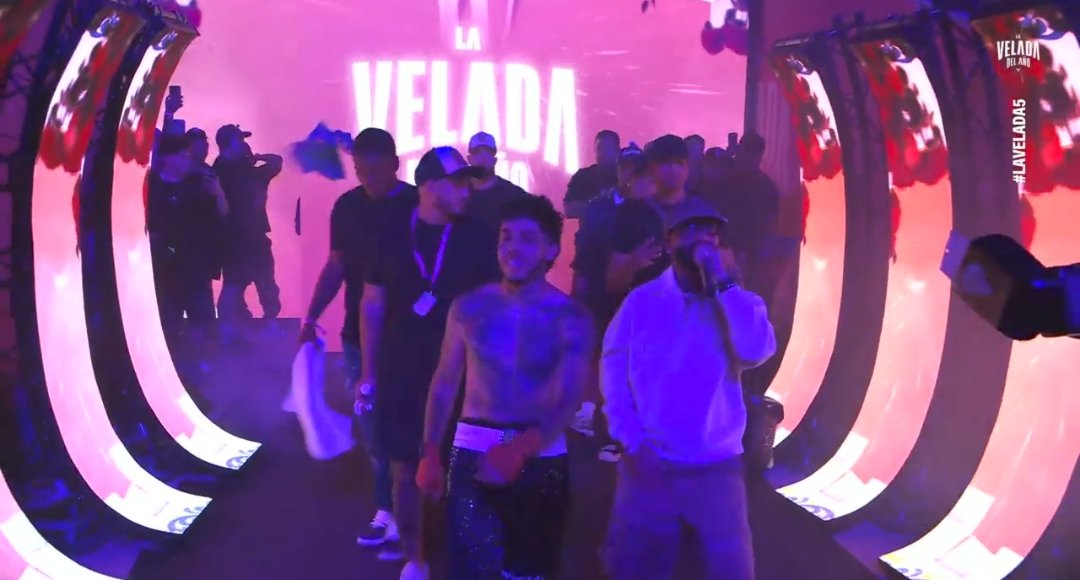 johansebastiank's tweet image. SALE WESTCOL CON ARCANGEL CANTANDO FLOW VIOLENTO. 🐐🇨🇴🇵🇷🔥
#LaVeladaDelAnoV #WestCOL #LaVeladaDelAñoV #arcangel