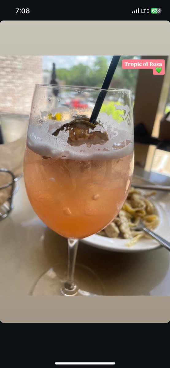 CoCo4AfroPuffs's tweet image. Wine and Dine Summerrrrrrr 💁🏽‍♀️