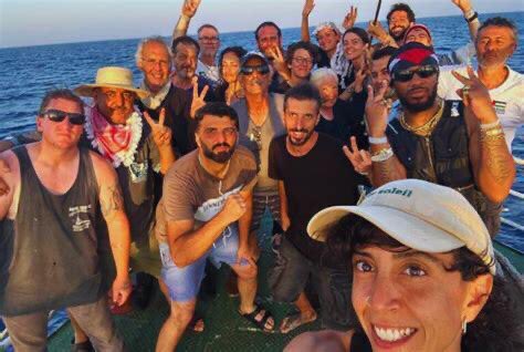 hsyn_eleutheron's tweet image. “in every nautical mile, in every kilometer
I have my friends and my foes.
friends, though we have never exchanged a single greeting,
could die with me
for the same bread, the same freedom, the same longing.
and enemies, who thirst for my blood,
whose blood I thirst for in turn.…