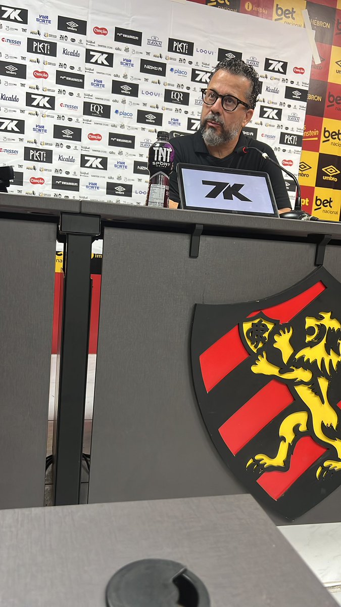 felipelunasi's tweet image. O técnico do Santos respondeu apenas 3 perguntas e depois a coletiva acabou.