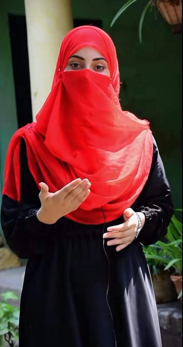 💕دل چاھتا ہے اس انگلی کو ہی پھانسی دے دی جاۓ جسکے ذریعے ان لوگوں کے لیے اچھے الفاظ لکھے گۓ جو ان الفاظ کے قابل ہی نہیں تھے💕