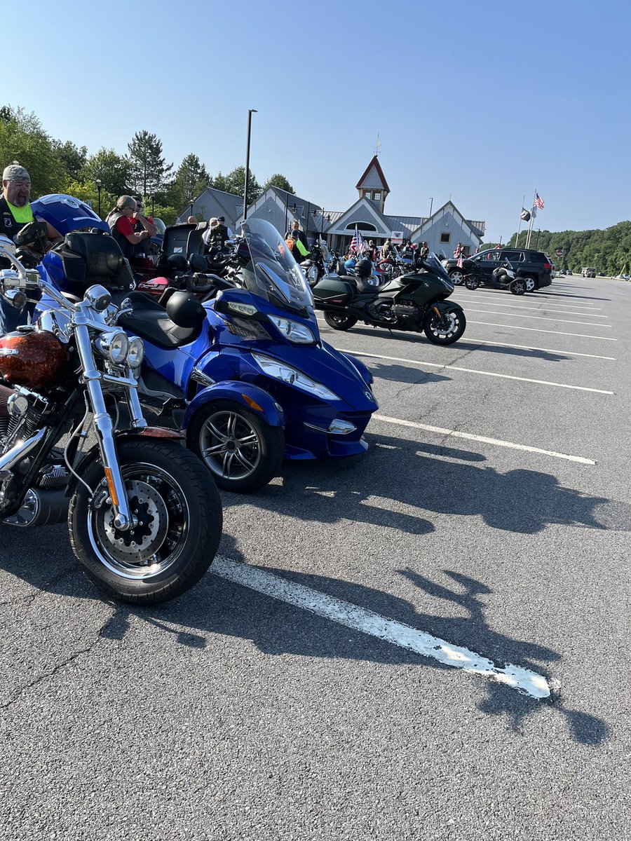 The Vietnam Traveling Memorial Wall is on display 24/7 through Mon, July 28 at American Legion Post 574 in Hudson Falls. A powerful tribute to over 58,000 fallen. Volunteers will read every name. DVS Mobile Unit is onsite. 🙏🇺🇸
glensfallschronicle.com/touring-vietna…
#VietnamMemorialWall #NYSDVS